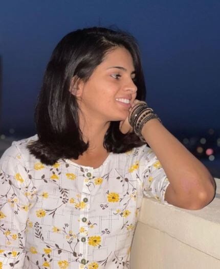  తన నవ్వుతో కుర్రకారు గుండెల్లో గుబులు రేపుతున్న ప్రియా పునియా.. (Photo Credit : Instagram)