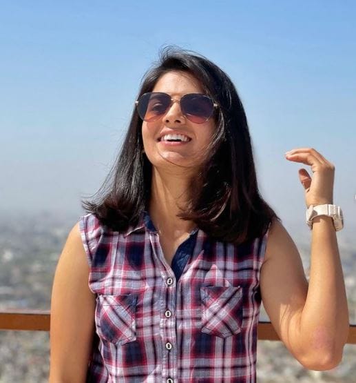  మహిళ క్రికెటర్ ప్రియా పూనియా బ్యాటింగ్‌తోనే కాదు అందంతోనూ అకట్టుకుంటుంది. టీమిండియా కెప్టెన్ విరాట్ కోహ్లీ చిన్ననాటి కోచ్ రాజ్‌కుమార్ శర్మ శిక్షణలోనే క్రికెట్ ఓనమాలు నేర్చుకుంది. (Photo Credit : Instagram)