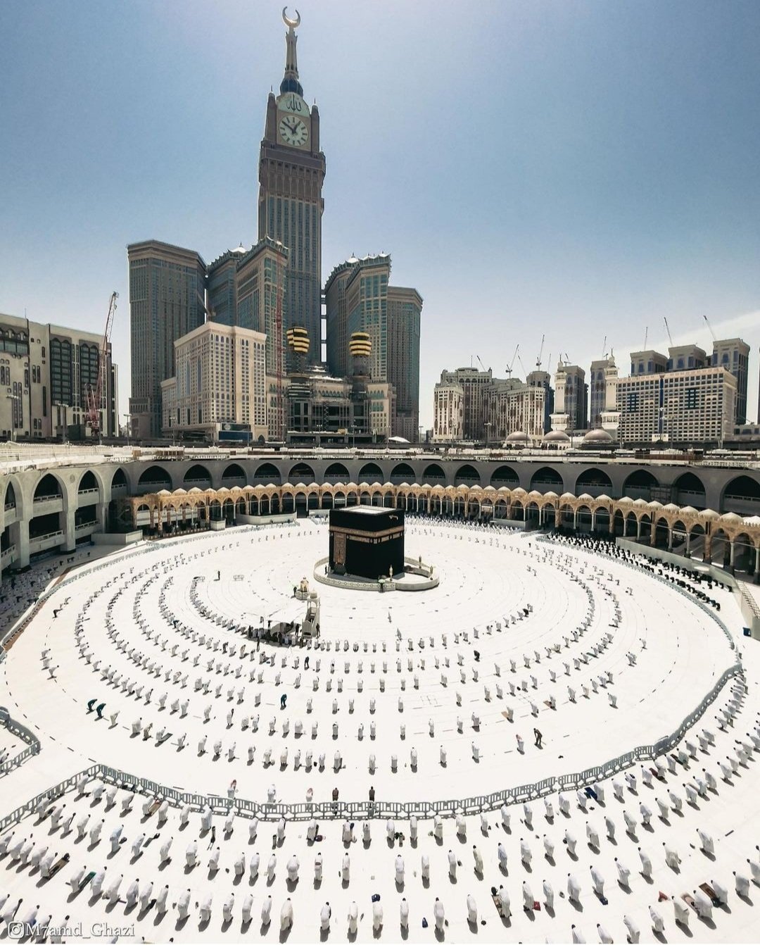  విదేశీయులు సౌదీ అరేబియాకు వెళ్తే... తాము వ్యాక్సిన్ వేయించుకున్నామని సర్టిఫికెట్ చూపించాల్సి ఉంటుంది. అలా చూపించకపోతే... క్వారంటైన్ తప్పదు. చూపించిన వారు హాయిగా ఆ దేశంలో తిరగొచ్చు. ఇక్కడ వ్యాక్సిన్ అంటే... రెండు డోసుల వ్యాక్సిన్ అయితే... 2 డోసులూ పూర్తి అవ్వాలి. అప్పుడే వ్యాక్సిన్ వేయించుకున్నట్లు లెక్క అని ఆదివారం తెలిపింది. ఈ కొత్త రూల్ మే 20 నుంచి అమల్లోకి రానుంది. (image credit - twitter)