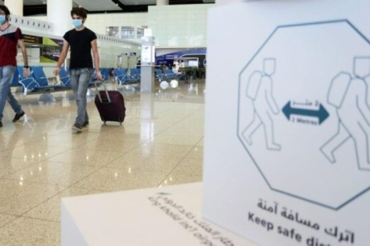  Saudi Arabia Covid: ప్రస్తుత అంచన ప్రకారం సౌదీ అరేబియాలో 15 లక్షల మంది భారతీయులు ఉన్నారు. వారిలో ఎక్కువ మంది అక్కడి ఆతిథ్య రంగంలో, మైనింగ్ రంగంలో పనిచేస్తున్నారు. ఈ క్రమంలో... సౌదీ అరేబియా తమ దేశానికి వచ్చే విదేశీ యాత్రికులకు గుడ్ న్యూస్ చెప్పింది. వ్యాక్సిన్ వేయించుకున్న విదేశీయులు... ఇకపై తమ దేశానికి వస్తే... క్వారంటైన్‌లో ఉండాల్సిన అవసరం లేదు అని చెప్పింది. (image credit - twitter)