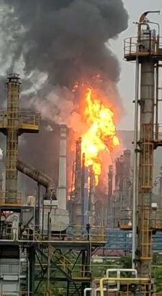  విశాఖలో మరో అగ్నిప్రమాదం చోటు చేసుకుంది. నగరంలోని హెచ్‌పీసీఎల్‌లో కొద్దిసేపటి క్రితం ప్రమాదం సంభవించింది. 