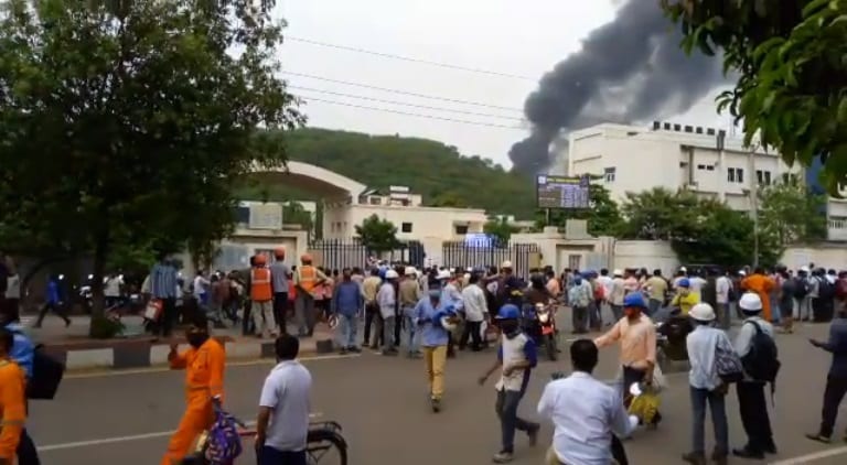  అయితే ప్రమాదం ఏ విభాగంలో జరిగిందనే విషయంపై క్లారిటీ వచ్చిన తరువాతే.. మంటలు ఎంతసేపటికి అదుపులోకి వస్తాయనే విషయం తెలిసే అవకాశం ఉందని తెలుస్తోంది. 