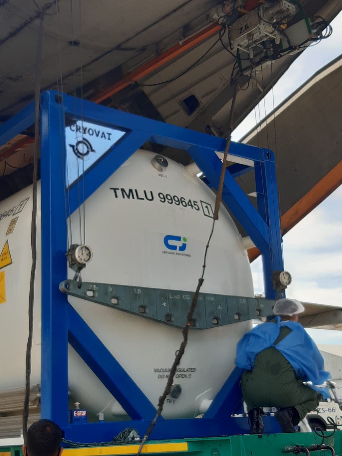  ఒక్కో క్రయోజినిక్ ట్యాంకర్ లో 1.40 లక్షల లీటర్ల ఆక్సిజన్ ఉంటుందన్నారు.