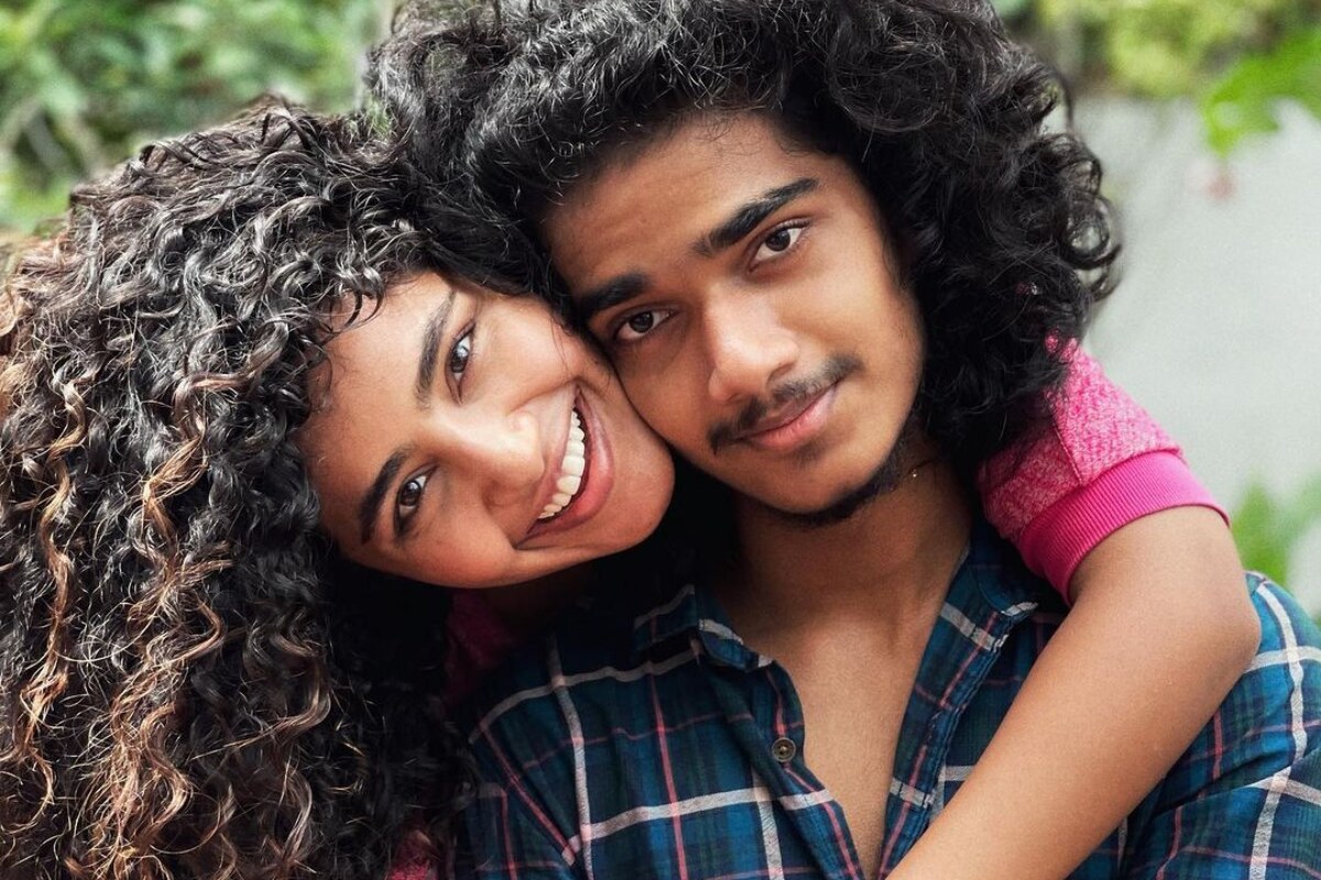  Anupama Parameswaran : మలయాళీ కుట్టి అనుపమతో ఉన్న ఆ వ్యక్తి ఎవరబ్బా.. anupama instagram