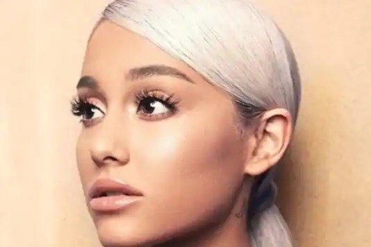  ఇటీవల ఆమె ఎస్టెన్ డాల్టన్ తో ఇటీవల విహార యత్రకు వెళ్లడం, అతనితో సన్నిహితంగా ఉండే ఫోటోలు షేర్ చేసింది.   (Image credit : Instagram)