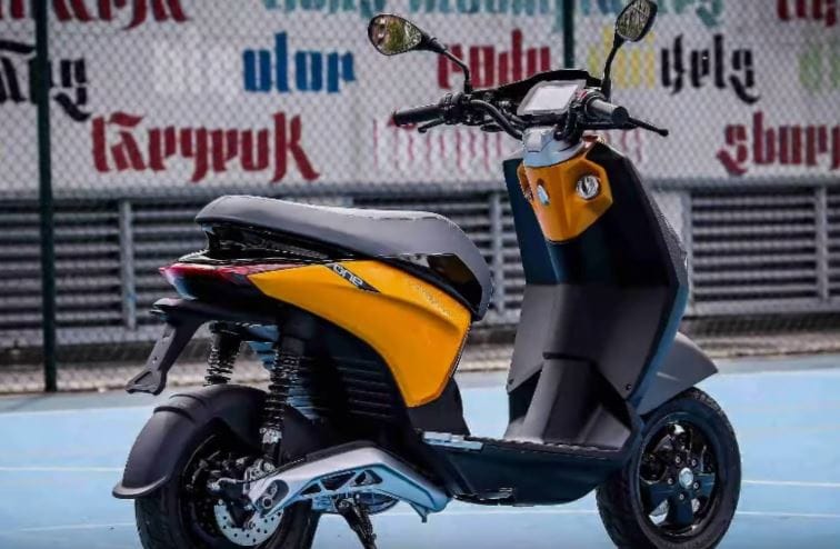  ఈ స్కూటర్‌లో రెండు రైడింగ్ మోడ్లు ఉన్నాయి. USB ఛార్జింగ్ సిస్టం ఉంది. మొబైల్ ఛార్జింగ్ చేసినట్లే దీన్నీ ఛార్జింగ్ చేసుకోవచ్చు. (image credit - Youtube and one.piaggio.com)