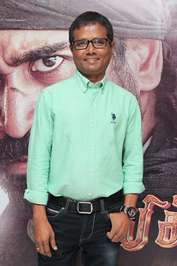  శశి: విజయ్ ఆంటోనితో ‘బిచ్చగాడు’ వంటి బ్లాక్ బస్టర్ సక్సెస్ ఇచ్చిన శశి.. ఈయన తెలుగులో వెంకటేష్‌తో ‘శీను’ సినిమాను తెరకెక్కించారు. (Twitter/Photo)