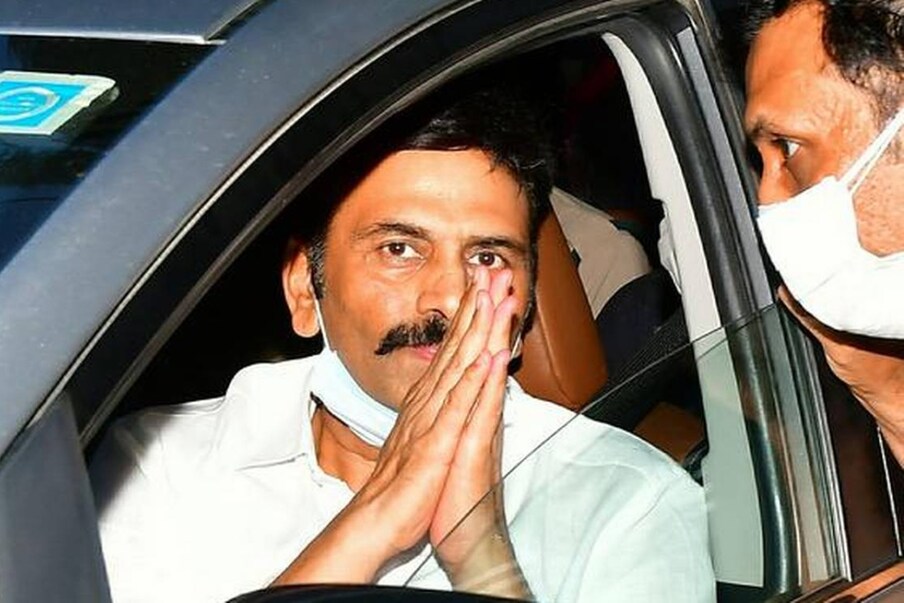  రెండున్నరేళ్ల క్రితం వైసీపీ సర్కార్ తో విభేదించిన రఘురామకృష్ణంరాజు రచ్చబండ పేరుతో ప్రతిరోజూ ప్రెస్ మీట్లు నిర్వహిస్తూ సీఎం జగన్ పై తీవ్రస్థాయి విమర్శలు చేస్తూవచ్చారు. ఈక్రమంలోనే జగన్ బెయిల్ రద్దు చేయాలంటూ రఘురామ పలు కోర్టుల్లో పిటిషన్లు వేయడం, అవి విచారణకు రావడం ఏపీ వ్యాప్తంగా టెన్షన్ రేకెత్తించింది. ప్రతిగా రఘురామపైనా పెద్ద ఎత్తున కేసులు నమోదయ్యాయి. అరెస్టు భయంతో ఢిల్లీకే పరిమితమైన రఘురామ రెండున్నరేళ్లుగా సొంత నియోజకవర్గానికి దూరంగా ఉంటున్నారు..