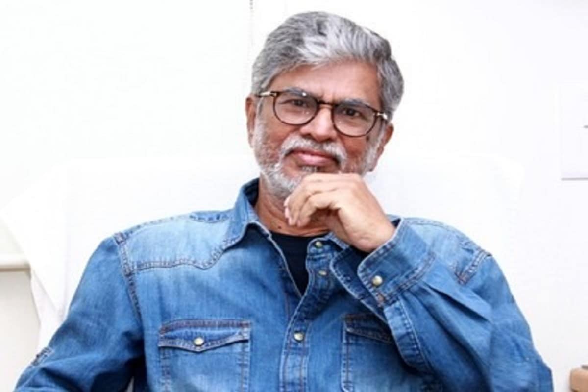  ఎస్.ఏ.చంద్రశేఖర్: తమిళ స్టార్ హీరో విజయ్ తండ్రి అయిన ఎస్.ఏ.చంద్రశేఖర్.. తమిళంలో పెద్ద డైరెక్టర్. ఈయన తెలుగులో చిరంజీవితో ‘చట్టానికి కళ్లులేవు’, దేవాంతకుడు’తో పాటు శోభన్ బాబుతో ‘బలిదానం’ వంటి చిత్రాలను తెరకెక్కించారు. (Twitter/Photo)