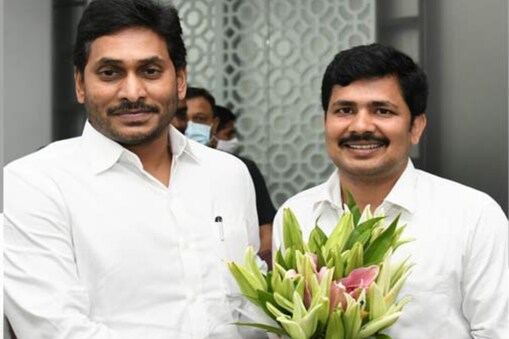 భారీ విజయం దిశగా వైసీపీ అభ్యర్థి గురుమూర్తి