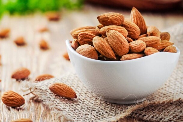 Disadvantages of almonds: వీళ్లు బాదం తినేటప్పుడు జాగ్రత్తగా ఉండాలి...లేకుంటే ప్రమాదమే..
