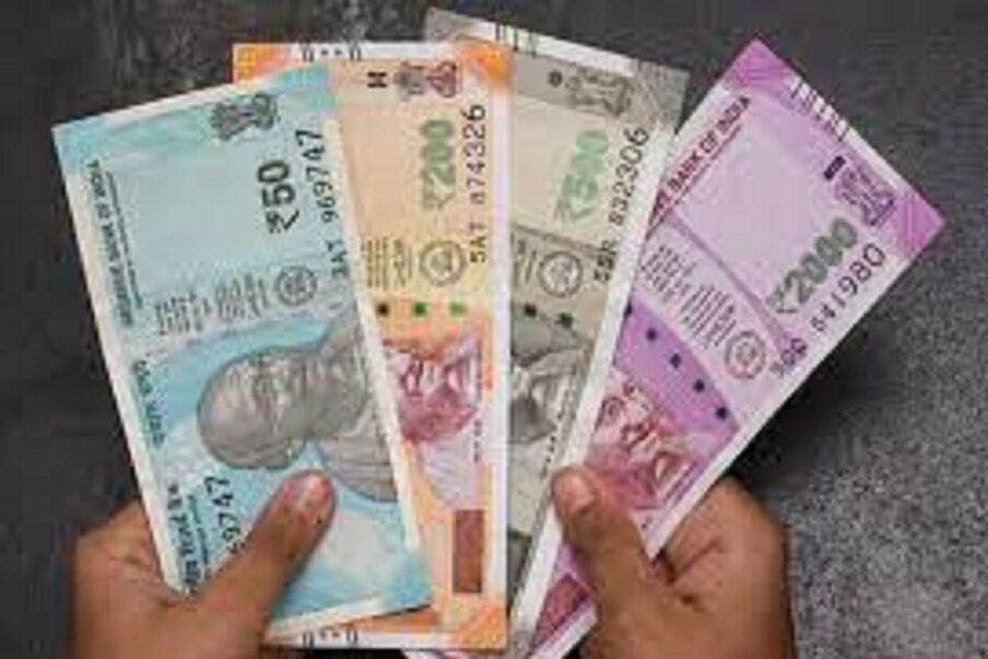  సుకన్య సమృద్ధి యోజనపై  ప్రస్తుతం 7.6 శాతం వడ్డీ, సీనియర్ సిటిజన్ సేవింగ్స్ పథకానికి వడ్డీ రేటు 7.4 శాతం, పిపిఎఫ్ 8.1 శాతం, NSC 7.8 శాతం, ఎంఐఎస్ పై 7.8 శాతం వడ్డీ రేటు అమలులో ఉంది.