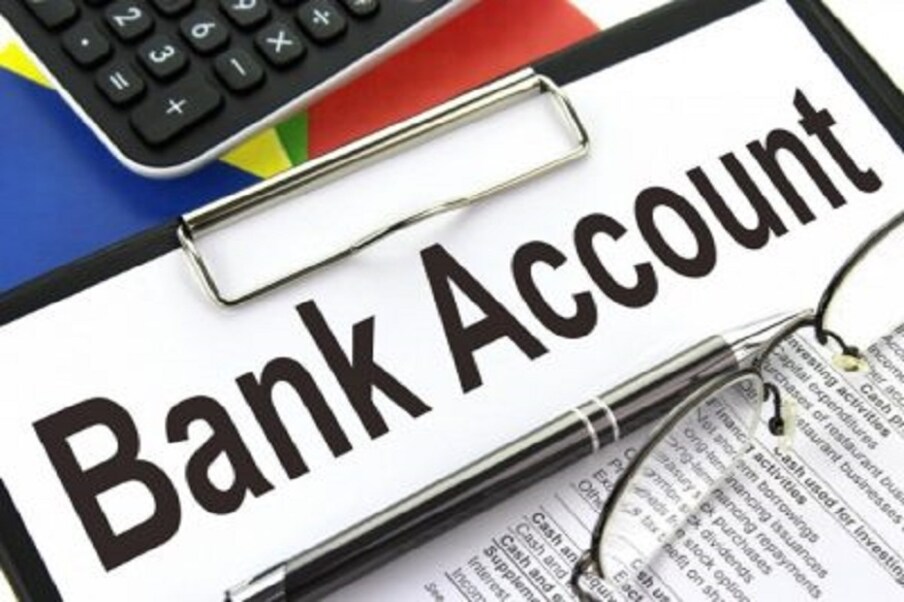  6. Bank Account: పాన్ కార్డు లేకపోతే బ్యాంక్ అకౌంట్ ఓపెన్ చేయడం సాధ్యం కాదు. (ప్రతీకాత్మక చిత్రం)
