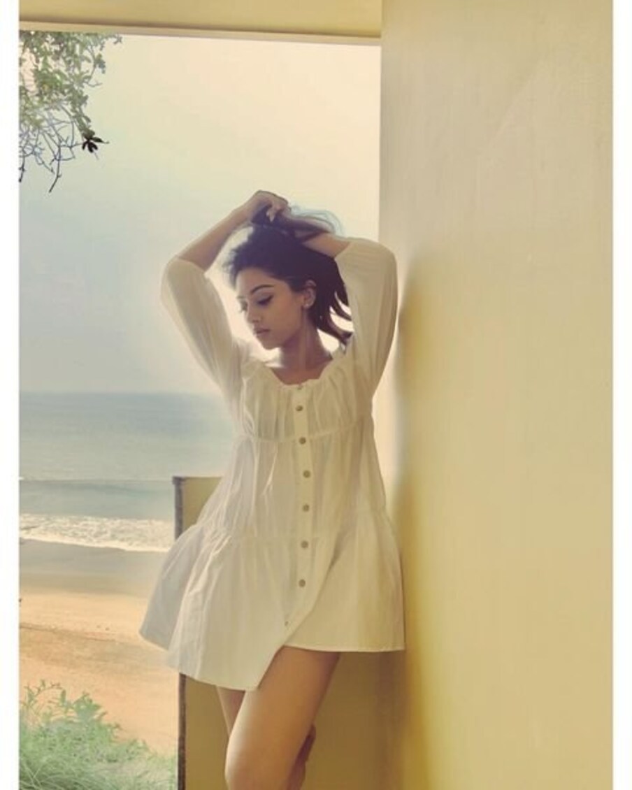  Anu Emmanuel : ఖతర్నాక్ పోజులతో కవ్విస్తోన్న అను ఇమ్మాన్యుయేల్.. పిక్స్ వైరల్.. Photo : Instagram