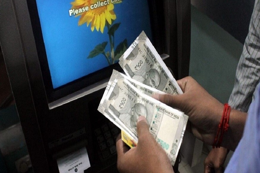  2. ఆగస్ట్ 1న ఈ కొత్త మార్పులు అమల్లోకి రానున్నాయి. ఇకపై జీతాలు, పెన్షన్, వడ్డీ, ఈఎంఐలు, సిస్టమెటిక్ ఇన్వెస్ట్‌మెంట్ ప్లాన్-SIP లాంటివన్నీ ఒకటో తేదీన సెటిల్ అవుతాయి. బ్యాంకు హాలిడేస్ ఉన్నా ఈ సెటిల్మెంట్స్ ఆగవు. (ప్రతీకాత్మక చిత్రం)