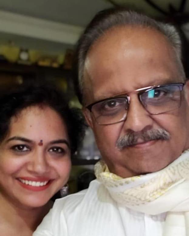  తాజాగా సింగర్ సునీత.. ఎస్పీ బాలసుబ్రహ్మణ్యం గత రెండు దశాబ్ధాలుగా వ్యాఖ్యాతగా అలరించిన ‘పాడుతా తీయగా’ ప్రోగ్రామ్‌కు ఓ జడ్జ్‌గా వ్యవహరించనున్నట్టు వార్తలు వస్తున్నాయి. (Twitter/Photo)