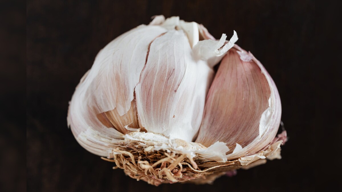 Garlic Hack వెల్లుల్లి రెబ్బ‌ల‌తో సైన‌స్ పోతుందట.. వైర‌ల్ అయిన యువతి