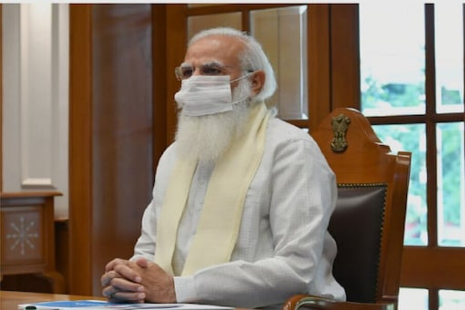  Covid 19 Updates: ఇండియాలో కొత్తగా 62,480 కేసులు వచ్చాయి. మొత్తం కేసుల సంఖ్య 2,97,62,793కి చేరింది. కొత్తగా 1,587 మంది మరణించారు. మొత్తం మరణాల సంఖ్య 3,83,490కి చేరింది. దేశంలో మరణాల రేటు 1.3 శాతంగా ఉంది. ప్రపంచదేశాల్లో ఇది 2.16 శాతంగా ఉంది. ఇండియాలో తాజాగా 88,977 మంది కరోనా నుంచి కోలుకున్నారు. మొత్తం రికవరీల సంఖ్య 2,85,80,647కి చేరింది. రికవరీ రేటు కొద్దిగా పెరిగి 96 శాతానికి చేరింది. ప్రస్తుతం భారత్‌లో 7,98,656 యాక్టివ్ కేసులు ఉన్నాయి. దేశవ్యాప్తంగా కొత్తగా 19,29,476 టెస్టులు చేశారు. భారత్‌లో ఇప్పటివరకు 38 కోట్ల 71 లక్షల 67 వేల 696 టెస్టులు చేశారు. కొత్తగా 32,59,003 మందికి వ్యాక్సిన్లు వేశారు. ఇప్పటివరకు 26 కోట్ల 89 లక్షల 60 వేల 399 మంది వ్యాక్సిన్ వేయించుకున్నారు. (image credit - twitter)