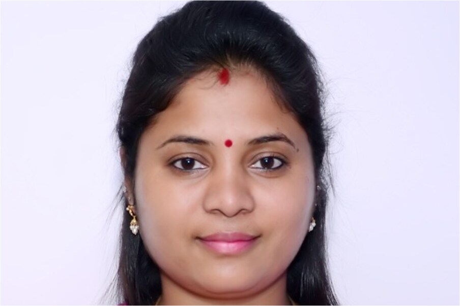  P. Bhanu Prasad, Correspondent, Visakhapatnam, news18                                                               అధికార వైసీపీకి ప్రస్తుతం   ఉత్తరాంధ్రలో విజయనగరం జిల్లా కంచుకోటగా మారింది. గత ఎన్నికల్లో జిల్లా మొత్తం క్లీన్ స్వీప్ చేసిన వైసీపీ. చాలా నియోజకవర్గాల్లో టీడీపీ కనీసం పోటీ కూడా ఇవ్వలేకపోయింది. ఎన్నికల తరువాత  ప్రతిపక్ష పార్టి మరింత ఢీలా పడింది. దీంతో ప్రస్తుతం విజయనగరం జిల్లాల్లో అధికార పార్టీ హవాకు తిరుగులేదని చెప్పాలి. జిల్లా నుంచి ప్రస్తుతం ఇద్దరు మంత్రులు ఉన్నారు. అయితే మంత్రి బొత్సాకు ఎలాంటి గండం లేకున్నా.. మరో మంత్రి పాముల పుష్ప శ్రీవాణిపై వేటు పడక తప్పదనే ప్రచారం జరుగుతోంది.