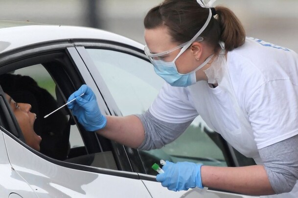 Covid Positive: వరుసగా పది నెలల పాటు కరోనా పాజిటివ్.. అదెలా అంటే..