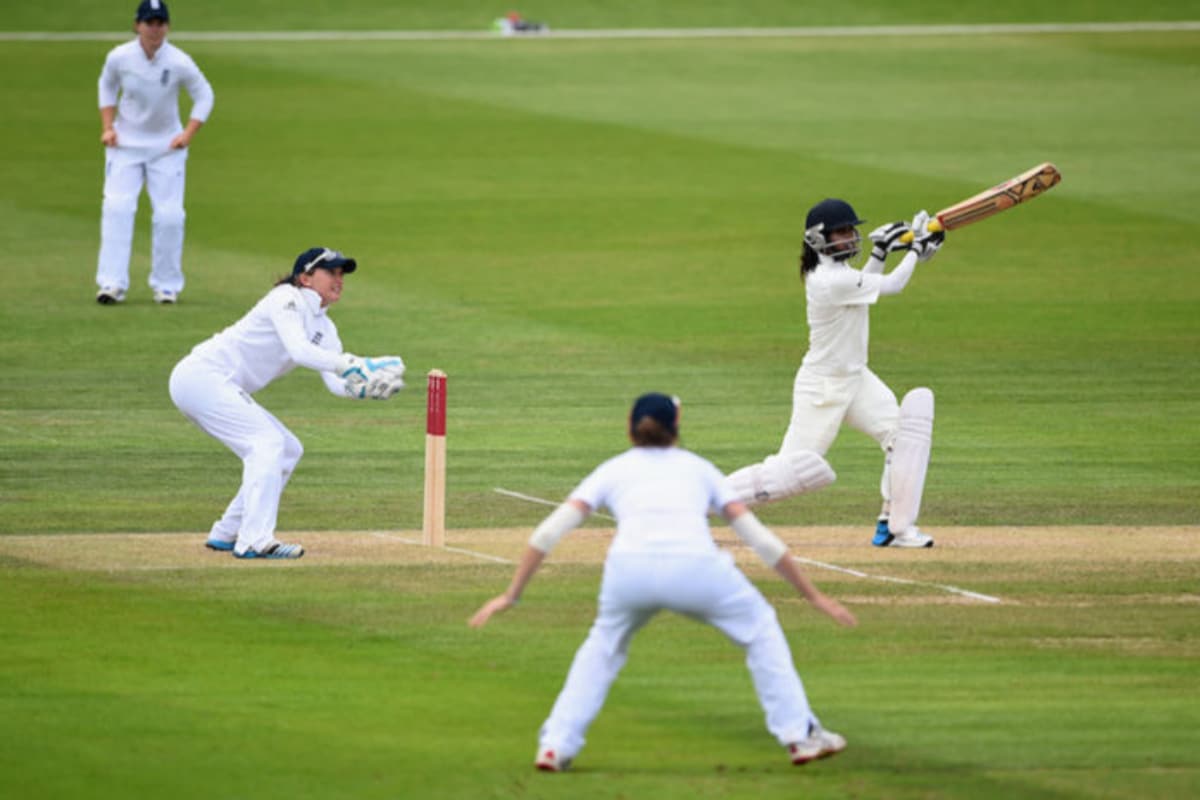 Test match. Крикет девушка. Крикет игра настольная. Matching test. Питч крикет.