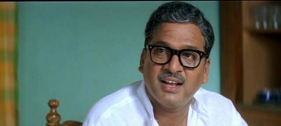  200 సినిమాలకు పైగానే నటించిన రాజేంద్ర ప్రసాద్.. అవార్డుల పరంగానూ ముందే ఉన్నాడు. ఎర్ర మందారం సినిమాలో ఉత్తమ నటుడిగా నంది పురస్కారం అందుకున్నాడు ఈయన. 1991లో ఈ చిత్రం విడుదలైంది. ఆ తర్వాత మేడమ్ సినిమాలో నటనకు గాను నంది స్పెషల్ జ్యూరీ అవార్డు సొంతం చేసుకున్నాడు. ఇది 1994లో విడుదలైంది. 2004లో విడుదలైన ఆ నలుగురు సినిమాకు ఉత్తమ నటుడిగా నంది అవార్డు సొంతం చేసుకున్నాడు రాజేంద్ర ప్రసాద్. ఈయన ఇలాంటి పుట్టిన రోజులు ఎన్నో జరుపుకోవాలని మనస్పూర్తిగా కోరుకుంటూ.. రాజేంద్ర ప్రసాద్ కు మరోసారి జన్మదిన శుభాకాంక్షలు తెలుపుదాం..