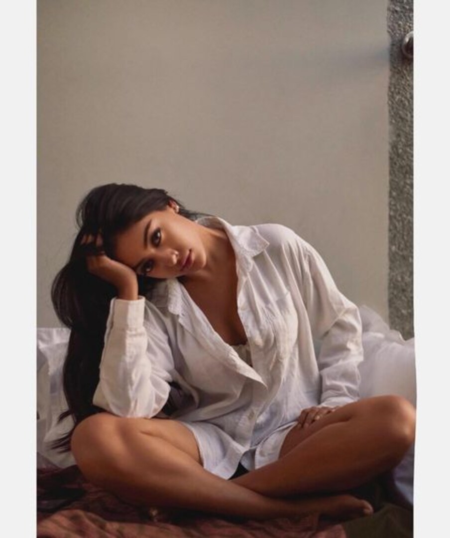  Anu Emmanuel : ఖతర్నాక్ పోజులతో కవ్విస్తోన్న అను ఇమ్మాన్యుయేల్.. పిక్స్ వైరల్.. Photo : Instagram