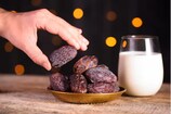 Health Benefits of Dates: పాలల్లో ఖర్జూరం కలిపి తింటే...పడకగదిలో హోరాహోరి యుద్ధమే...