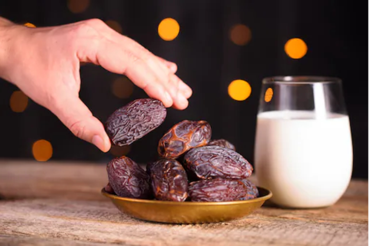 Health Benefits of Dates: పాలల్లో ఖర్జూరం కలిపి తింటే...పడకగదిలో హోరాహోరి యుద్ధమే... – News18 తెలుగు