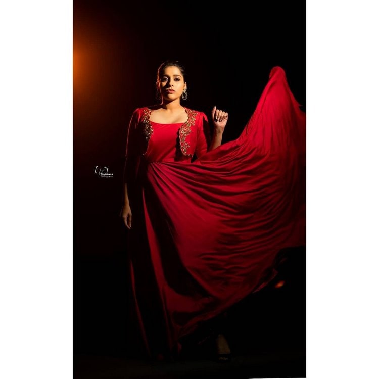  Rashmi Gautam: ఎరుపు రంగు డ్రెస్‌లో పిచ్చేక్కిస్తోన్న జబర్దస్త్ బ్యూటీ.. రష్మీ గౌతమ్.. Photo : Instagram