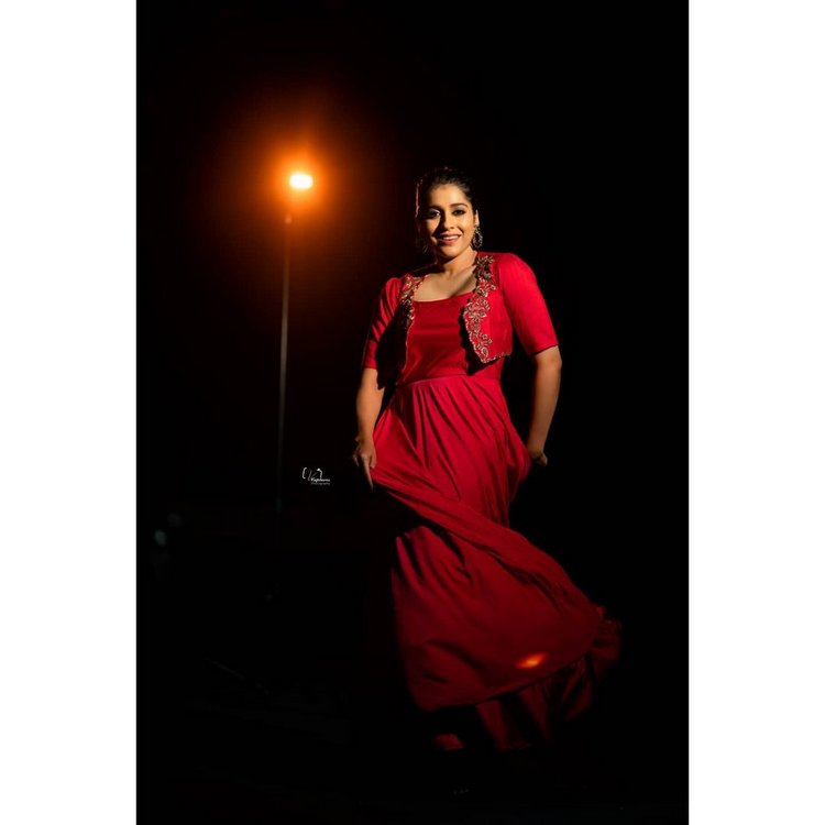  Rashmi Gautam: ఎరుపు రంగు డ్రెస్‌లో పిచ్చేక్కిస్తోన్న జబర్దస్త్ బ్యూటీ.. రష్మీ గౌతమ్.. Photo : Instagram