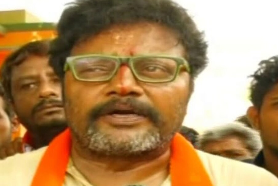  మరోవైపు ‘ప్రస్థానం’ మూవీలోని నటనకు కాను ఉత్తమ సహాయ నటుడు సహా పలు సంస్థలు ఇచ్చే ఎన్నో పురస్కారాలు అందుకున్నారు. మరోవైపు రాజకీయాల్లో భారతీయ జనతా పార్టీ తరుపున రెండు సార్లు ఎమ్మెల్యేగా పోటీ చేసి ఓడిపోయారు. (File/Photo)