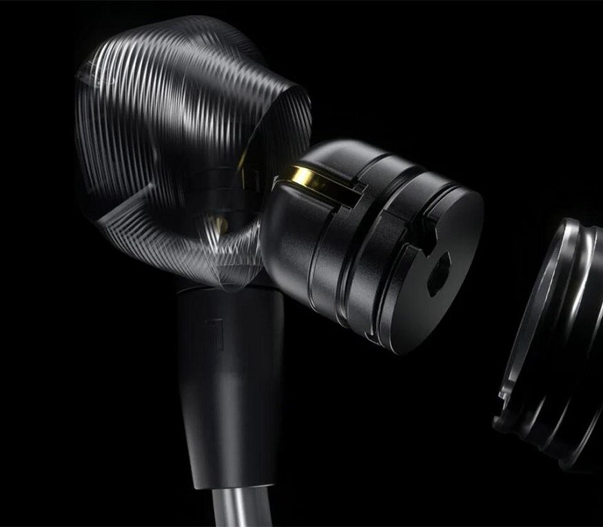  4. ఈ ఇయర్‌ఫోన్స్‌లో మల్టీ డ్రైవర్ సిస్టమ్ కాకుండా వన్ డ్రైవర్ సిస్టమ్ ఉండటం విశేషం. 7 ఎంఎం ట్రూ రెస్పాన్స్ ట్రాన్స్‌డ్యూసర్ ఉంటుంది. ఈ ఇయర్‌ఫోన్స్ జర్మనీలోనే తయారైంది. (image: Sennheiser India)