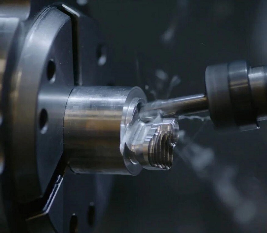  5. ఇంత ఖరీదైన ఇయర్‌ఫోన్స్ తయారుచేసేందుకు సెన్‌హైసర్ చాలా కృషి చేసింది. మెషీన్‌తో కాకుండా చేతితో ఈ ఇయర్‌ఫోన్స్ తయారు చేయడం విశేషం. గోల్డ్ ప్లేటెట్ ఫడెలిటీ ఎంఎంసీఎక్స్ కనెక్టర్స్ ఉన్నాయి. (image: Sennheiser India)