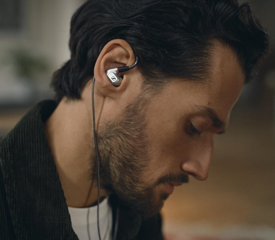  6. డీజే ఆపరేటర్స్, ప్రొఫెషనల్ డ్యాన్సర్స్ కోసం ప్రత్యేకంగా రూపొందించిన ఇయర్‌ఫోన్స్ ఇవి. ఇండియాలో ఇంత ఖరీదైన ఇయర్‌ఫోన్స్ లాంఛ్ కావడం ఇదే మొదటిసారి. (image: Sennheiser India)