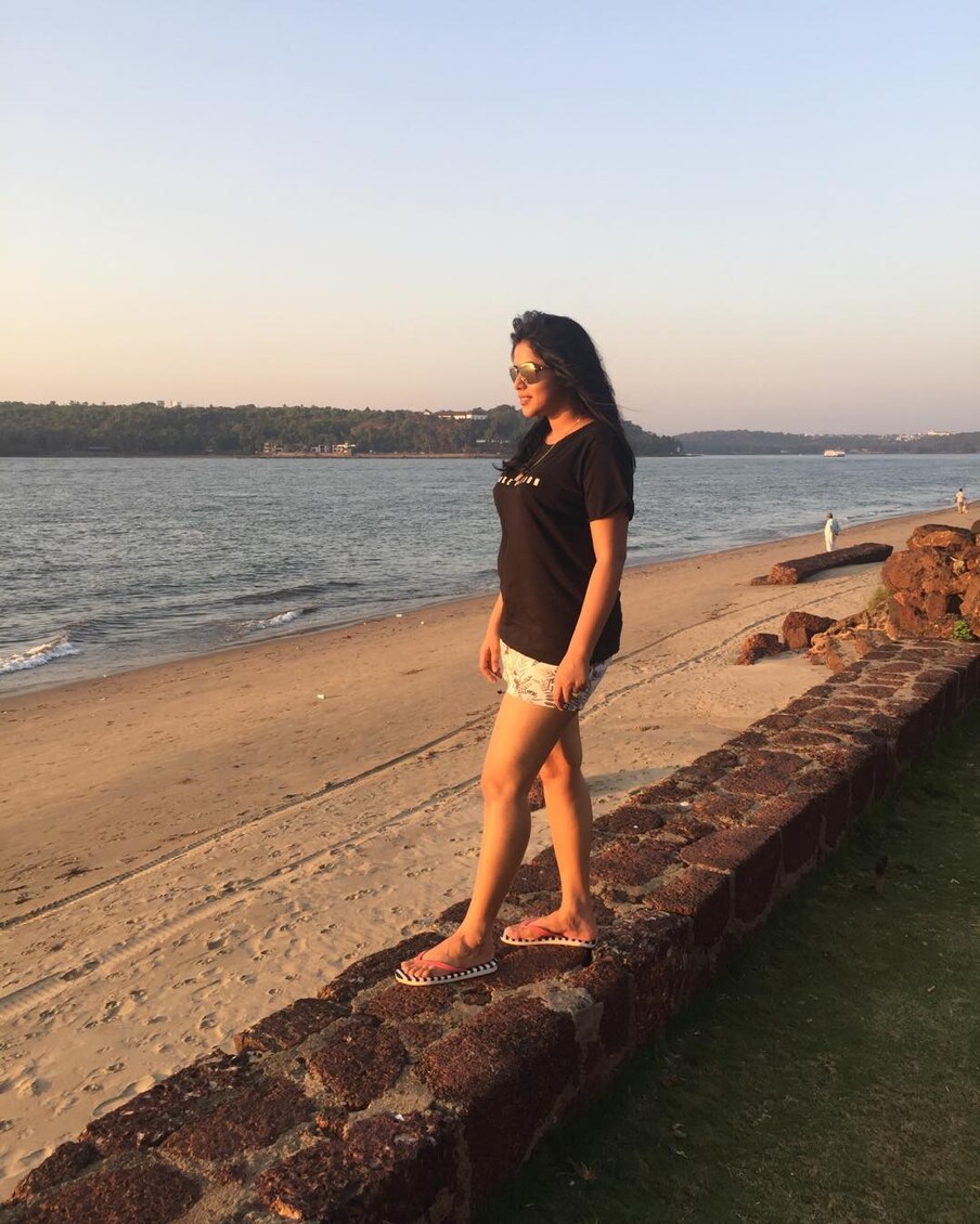  Poorna : పూర్ణ.. కల్యాణ్‌ జీ గోగన దర్శకత్వంలో ఇటీవల సుందరి అనే సినిమాలో నటించింది. ఈ సినిమాను రిజ్వాన్‌ నిర్మించారు. ఈచిత్రం  ఇటీవల విడుదలై పెద్దగా ఆకట్టుకోలేకపోయింది. ప్రస్తుతం అమెజాన్ ప్రైమ్‌లో స్ట్రీమ్ అవుతోంది. Photo : Instagram