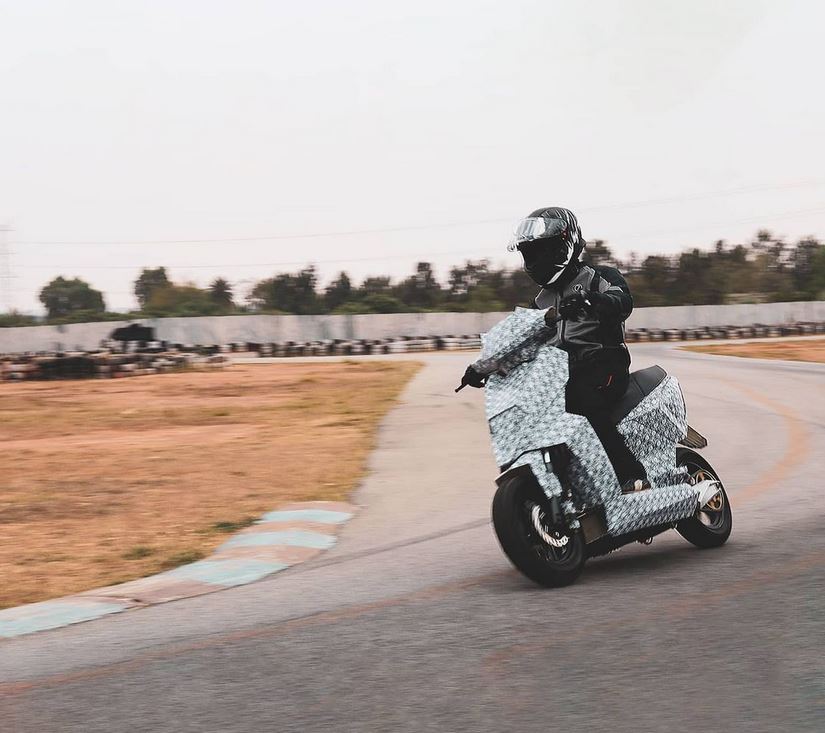  "సింపుల్ ఎనర్జీ నుంచి మొదటి ఎలక్ట్రిక్ వెహికిల్‌ను లాంచ్ చెయ్యడానికి ఎంతో ఆసక్తితో ఉన్నాం. సింపుల్ వన్ అనే పేరు కరెక్టు గా సెట్ అవుతుంది" అని కంపెనీ స్థాపకుడు, సీఈఓ రాజ్ కుమార్ తెలిపారు. (image credit - http://www.simpleenergy.in)