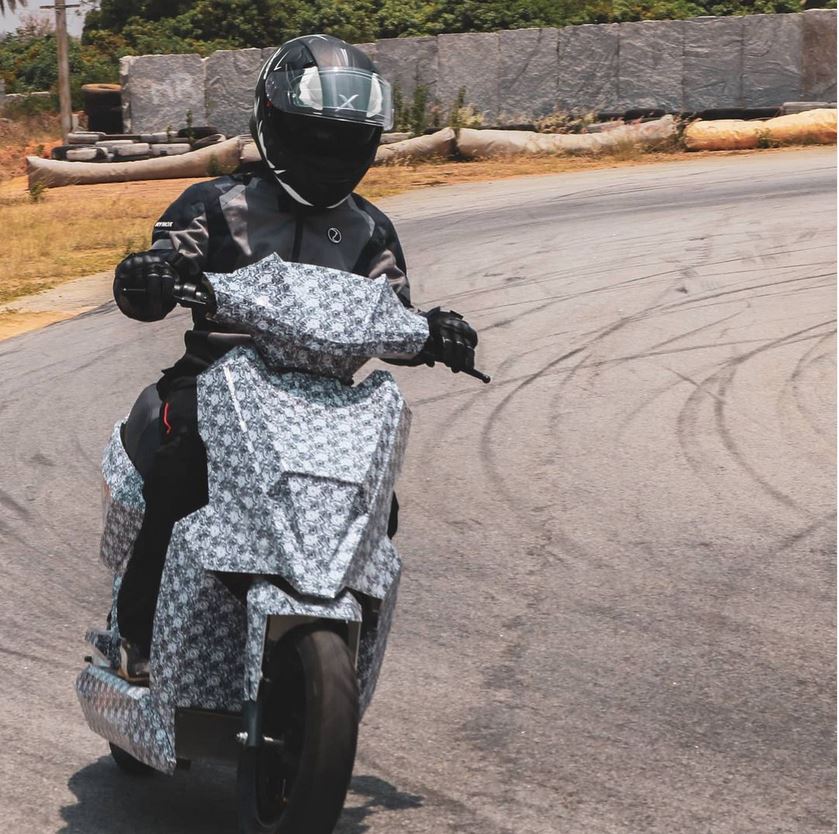  అలాగే 7 అంగుళాల టచ్ ఇన్‌స్ట్రుమెంట్ ప్యానెల్ ఉంది. అది 4జీ కనెక్టివిటీతో ఉంది. (image credit - http://www.simpleenergy.in)