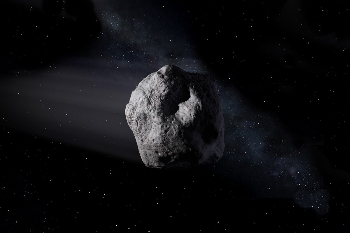  అమెరికా స్పేస్ ఏజెన్సీ నాసా (NASA) ప్రకారం... ఆస్టరాయిడ్ 2008 GO20... మొత్తం 220 మీటర్ల వ్యాసార్థం (diameter)తో ఉంది. ఇది గంటకు 28,968 కిలోమీటర్ల వేగంతో వస్తోంది. అంటే సెకండ్‌కి 8కిలోమీటర్ల వేగంతో వస్తోంది. ఇది హైదరాబాద్ నుంచి విశాఖపట్నానికి నిమిషం 17 సెకండ్లలో వెళ్లగలదు. అంత వేగంగా వెళ్లే గ్రహశకలం భూమిని ఢీకొంటే ఇంకేమైనా ఉందా.. భూమికి భారీ గొయ్యి ఏర్పడగలదు. లక్కీగా ఇవాళ అలా జరగదని నాసా తేల్చింది. ఐతే... ఆ గ్రహశకలం వచ్చే దారిలో దానికి ఏదైనా అడ్డు వస్తే... ఆ వచ్చినది తుక్కు తుక్కు అవ్వడం ఖాయం. (image credit - NASA)