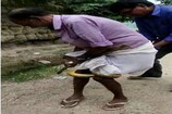 Snake : వాట్ ఏ డేర్ పర్సన్... నడుస్తున్న వ్యక్తి కాళ్లకు చుట్టుకున్న పాము..