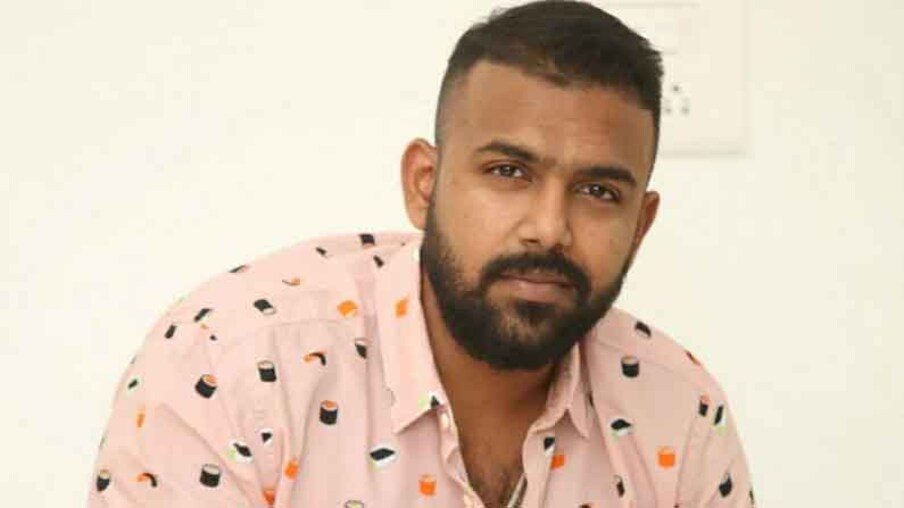  యంగ్ డైరెక్టర్ తరుణ్ భాస్కర్ కూడా తనకు కరోనా సోకిన విషయాన్ని వెల్లడించారు. తనకు పెద్దగా జ్వర లక్షణాలు లేవన్నారు. ప్రస్తుతం వైద్యుల సలహాలతో హోం క్వారంటైన్‌లో ఉన్నట్టు వెల్లడించారు. (File/Photo)