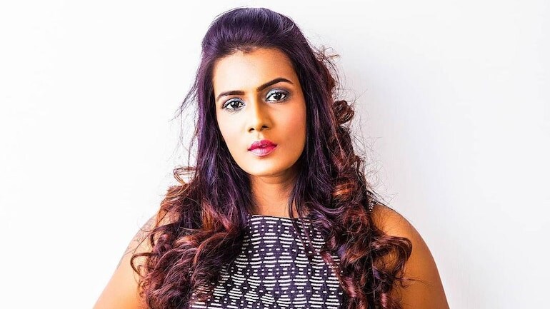 meera mithun,meera mithun twitter,meera mithun youtube videos,meera mithun dalits comments,meera mithun agins dalits,meera mithun tamil dalits directors,tamil cinema,దళితులపై నోరు పారేసుకున్న హీరోయిన్ మీరా మిథున్,దళిత దర్శకులు నటులను గెంటేయాలంటున్న మీరా మిథున్,మీరా మిథున్‌పై పోలీసు కేసులు