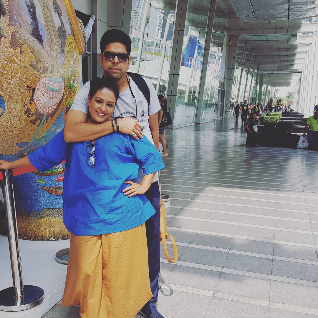  ఆయన మరాఠా నటి అశ్విని కల్సేకర్‌ను పెళ్లి చేసుకున్నారు. ఆమెకు ఇది రెండో పెళ్లి. బాలీవుడ్ నటుడు నితీష్ పాండేను ఆమె 1998లో వివాహం చేసుకున్నారు.