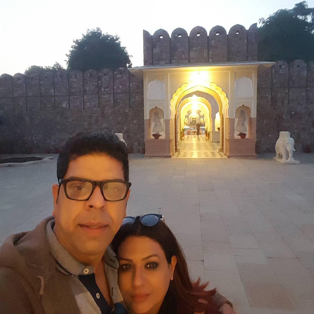  అల్లుఅర్జున్ సినిమా ‘బద్రీనాథ్’తో టాలీవుడ్‌లో తళుక్కున మెరిసిన అశ్విని.. ఆ తర్వాత రవితేజ ‘నిప్పు’ సినిమాలో, పూరీ డైరెక్షన్‌లో తెరకెక్కిన ‘మెహబూబా’ సినిమాలో నటించారు.