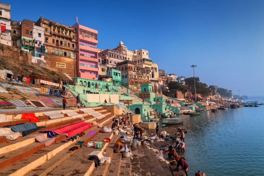  Ganga: గంగ నది ఒడ్డున సుమారు 1100 పారిశ్రామిక సంస్థలు ఉన్నాయి. ఈ సంస్థలు మురుగు నీటిని  నదిలోకి వదులుతాయి. దీంతో నది నీరు కలుషితమవుతుంది . (Representative image: Shutterstock)
