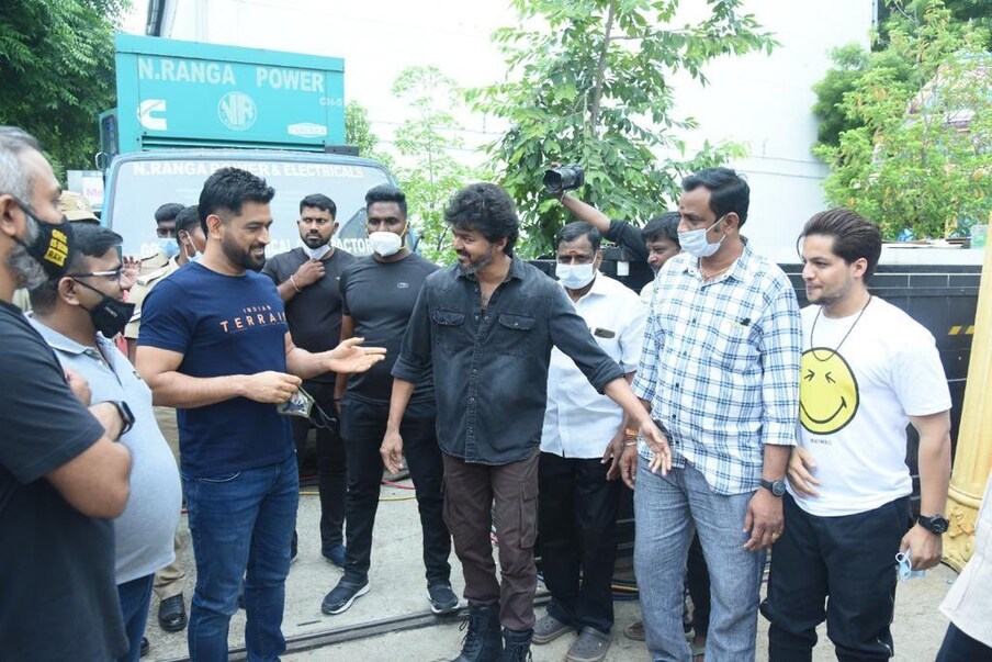  అలాంటిది క్రికెట్ స్టార్లు, సినిమా స్టార్లు ఒకేచోట కలిస్తే ఆ కిక్కేవేరు. తాజాగా చెన్నైలో అలాంటి అరుదైన సన్నివేశం చోటు చేసుకుంది.