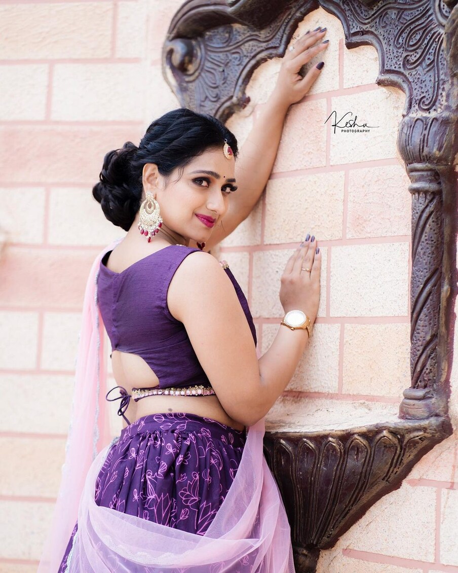  ఆషిక గోపాల్ పదుకొనె.. స్టార్ మాలో కథలో రాజకుమారి సీరియల్ తో తెలుగు బుల్లితెర ప్రేక్షకులకు పరిచయం అయిన ఈ ముద్దుగుమ్మ మంచి టీఆర్పీ రేటింగ్ తో ఆ సీరియల్ ను సక్సెస్ ఫుల్ గా పూర్తిచేసింది.