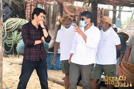 మరోవైపు కీర్తి సురేష్ కూడా ఈ మధ్యే పాజిటివ్ అని తేలింది. త్వరలోనే మళ్లీ షూటింగ్ మొదలు కానుంది. ఈ సినిమాకు థమన్ సంగీతం అందిస్తున్నాడు. 14 రీల్స్ ఎంటర్‌టైన్మెంట్స్, మైత్రి మూవీ మేకర్స్, జిఎంబి ఎంటర్‌టైన్మెంట్స్ సంయుక్తంగా ఈ సినిమాను నిర్మిస్తున్నాయి. గీత గోవిందం లాంటి సంచలన బ్లాక్‌బస్టర్ తర్వాత పరశురామ్ దాదాపు మూడేళ్లకు పైగా గ్యాప్ తీసుకుని చేస్తున్న సినిమా ఇది. 

