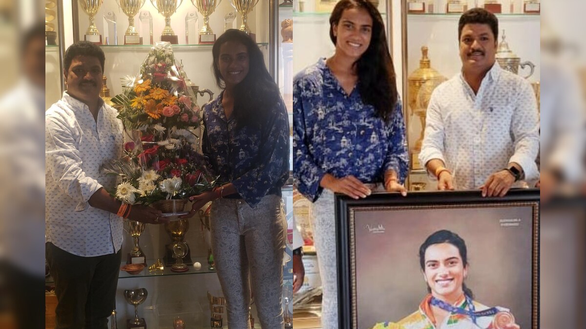 PV Sindhu - Shiva Reddy : ఒలింపిక్ మెడల్ విజేత పీవీ సింధును మర్యాద ...