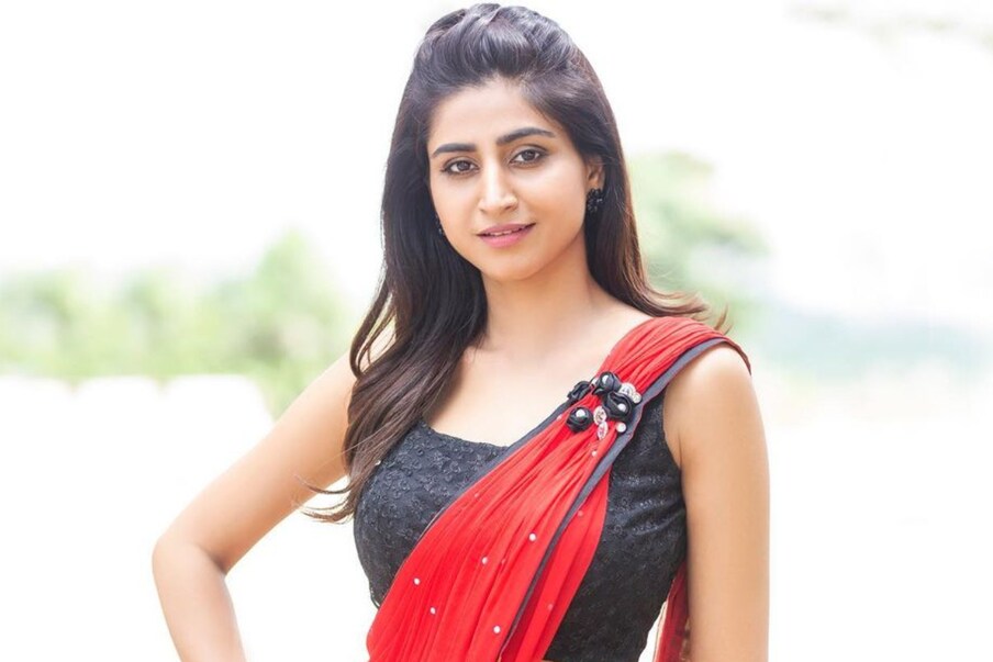  Anchor Varshini : బికినీలో యాంకర్ వర్షిణి.. వైరల్ అవుతోన్న ఓల్డ్ పిక్స్.. Varshini Photo : Instagram